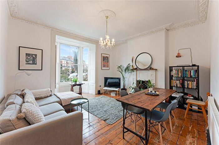 3 Bedroom Apartment To Rent In Parkholme Road, London, E8