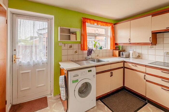 2 Bedroom Detached Bungalow For Sale In Copthorne Road, Kidlington, OX5