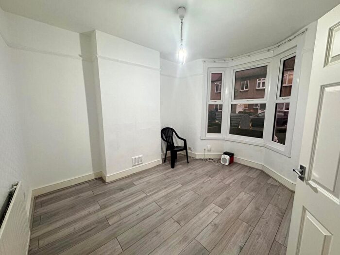 4 Bedroom House To Rent In Colegrave Road, Stratford, E15