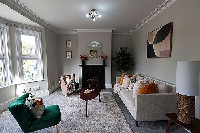 2 Bedroom Flat For Sale In Malden Road, Watford, Hertfordshire, WD17