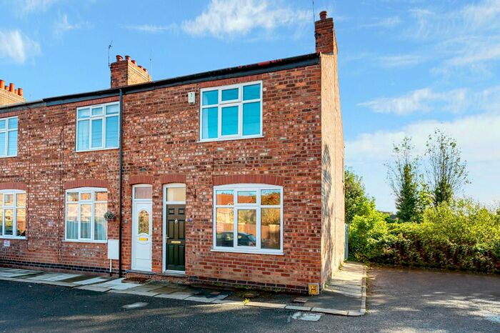 2 Bedroom End Of Terrace House To Rent In Heworth Place, York, YO31