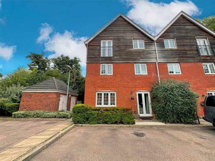 2 Bedroom Apartment To Rent In Marina View, Fazeley, Tamworth, Staffordshire, B78