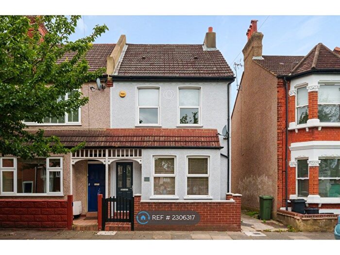 3 Bedroom End Of Terrace House To Rent In Howard Road, Bromley, BR1