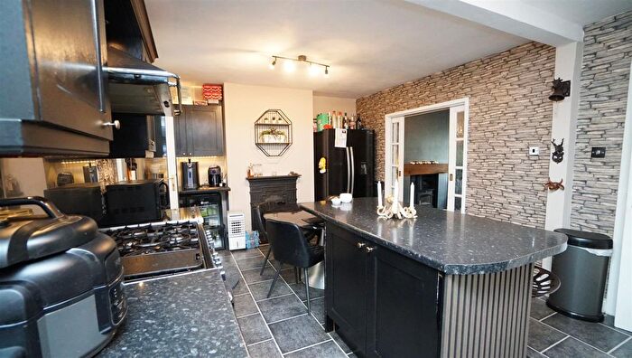 3 Bedroom Semi-Detached House For Sale In Pellon Terrace, Idle/Thackley Bradford, BD10