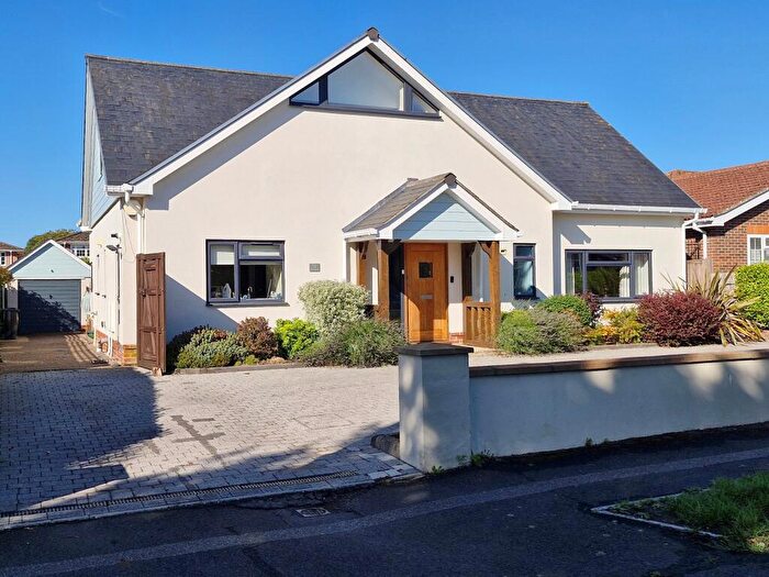 4 Bedroom Chalet For Sale In York Avenue, New Milton, Hampshire., BH25