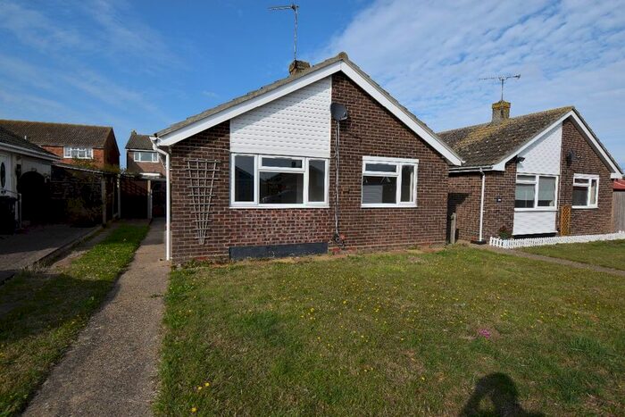 2 Bedroom Bungalow To Rent In Bennett Close, Walton On The Naze CO14