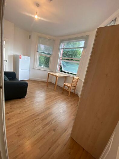 1 Bedroom Flat To Rent In Park Avenue, London, NW2