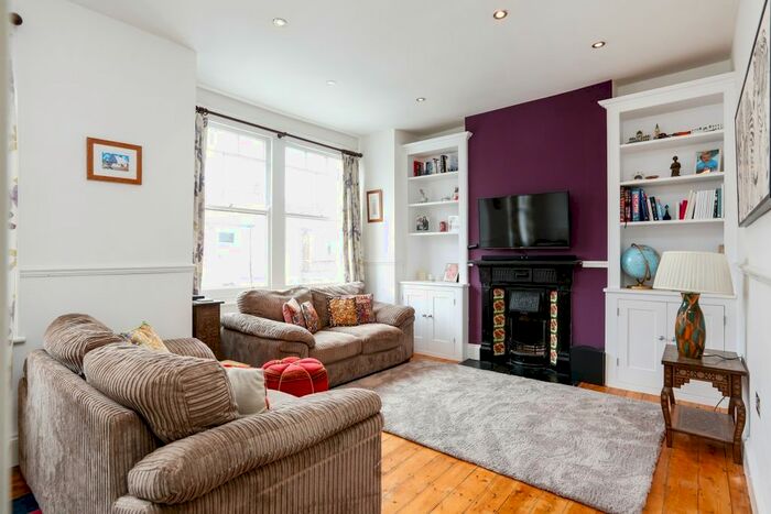 3 Bedroom Maisonette To Rent In Penwith Road, London, SW18