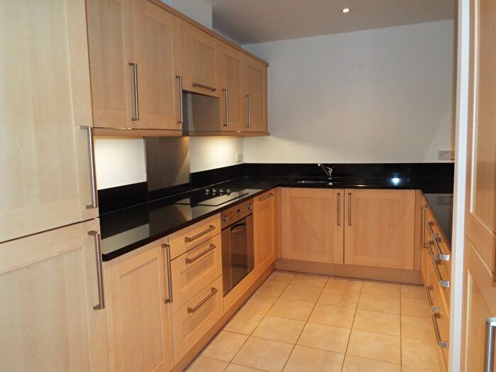 2 Bedroom Flat To Rent In River Crescent, Nottingham, NG2