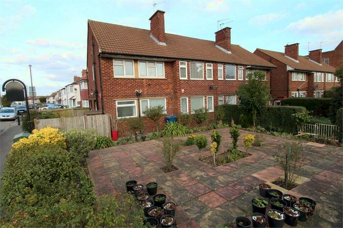 2 Bedroom Flat To Rent In Kenton Road, Harrow, Middlesex, HA3