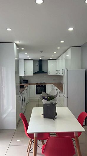 2 Bedroom End Of Terrace House To Rent In £pppw Excl Bills - Balfour Road, Nottingham, NG7