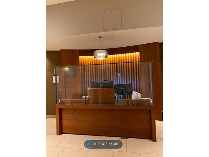 3 Bedroom Flat To Rent In City Pavilion, London, EC1M