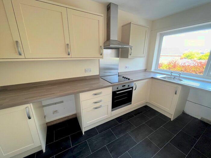 2 Bedroom Flat To Rent In Conway Drive, Fulwood, Preston, PR2