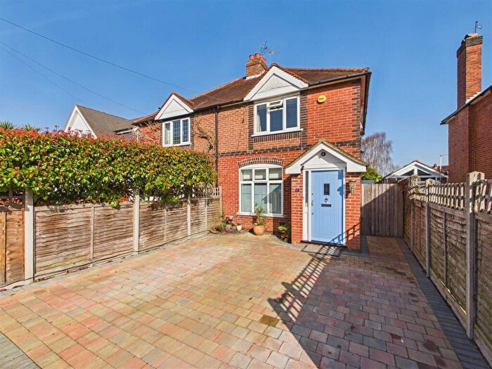 2 Bedroom House For Sale In The Grove, Walton On Thames, KT12