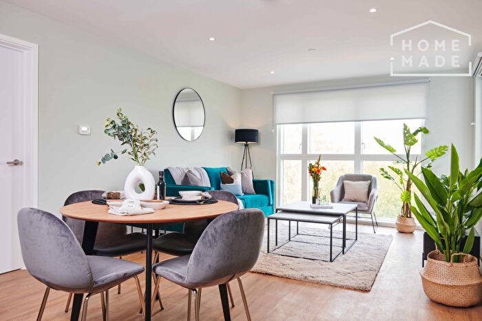 2 Bedroom Flat To Rent In North Row, Milton Keynes, MK9