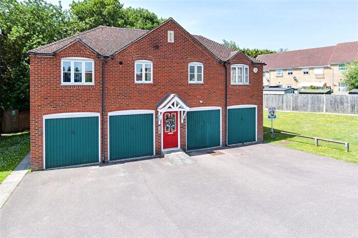 2 Bedroom Coach House For Sale In Haydon Close, Maidstone, Kent, ME16