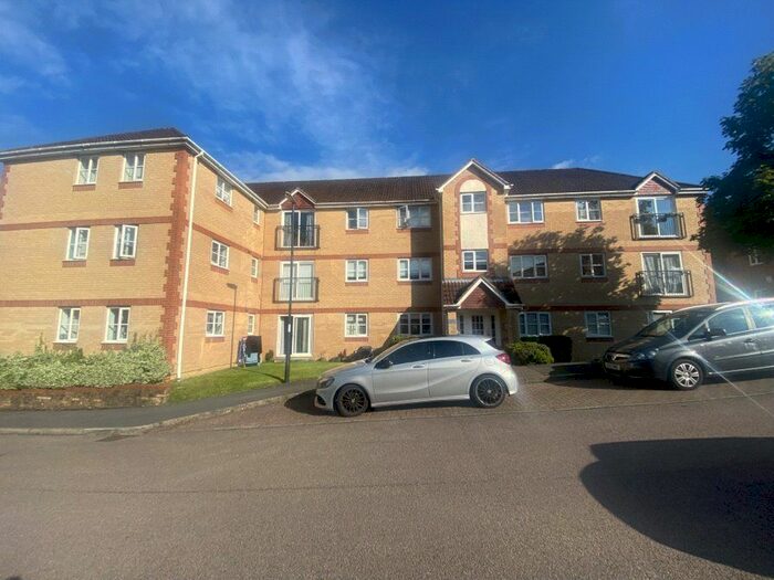 2 Bedroom Flat To Rent In Dakin Close, Maidenbower, Crawley, West Sussex, RH10