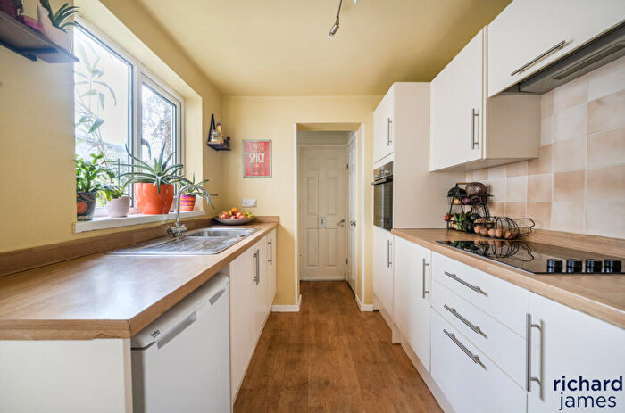 3 Bedroom Terraced House For Sale In William Street, Kingshill, Swindon, SN1