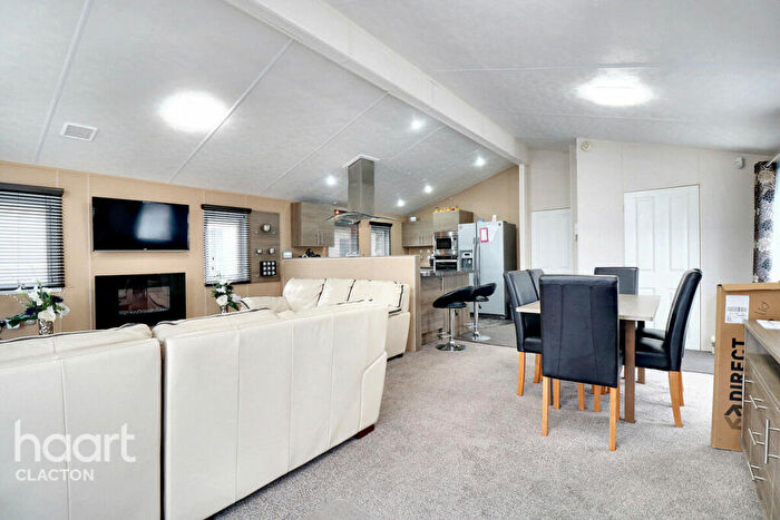2 Bedroom Detached Bungalow For Sale In Streamview, Valley Farm Holiday Park, CO15