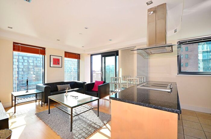 2 Bedroom Flat For Sale In Millharbour, Canary Wharf, London, E14