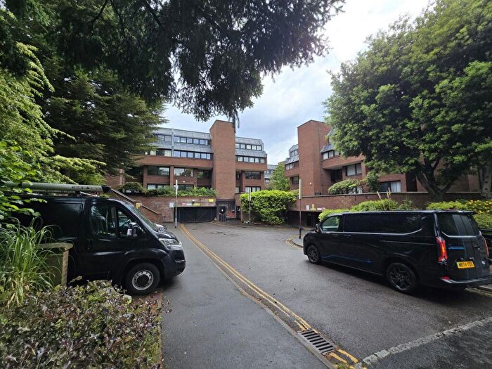 2 Bedroom Flat To Rent In Chandos Way, Welgarth Road, Golders Green, NW11