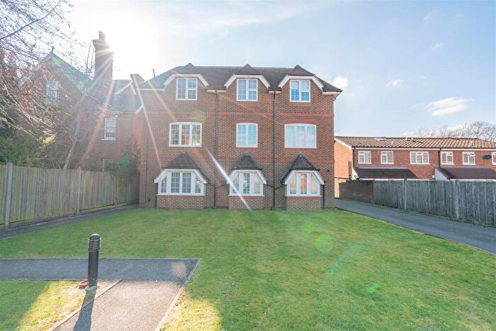 2 Bedroom Apartment To Rent In Albion Road, Sutton, SM2