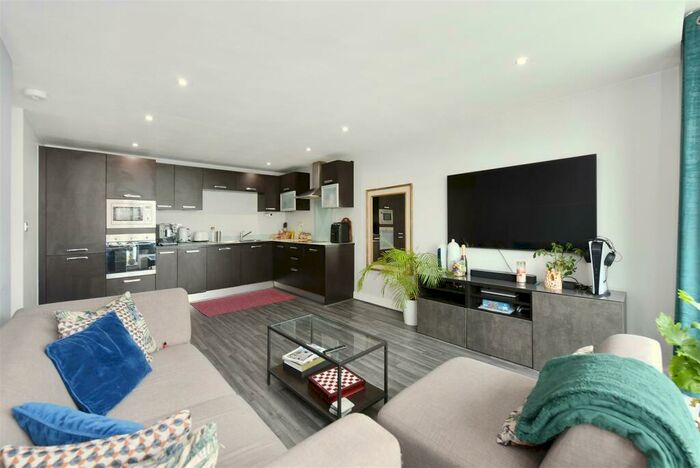 2 Bedroom Apartment To Rent In Windward Court, Gallions Reach, E16