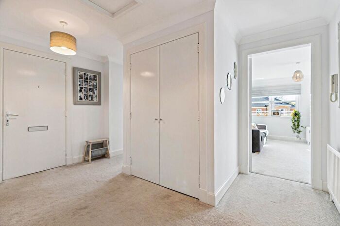 2 Bedroom Apartment For Sale In St Helens Gardens, Langside, Glasgow, G41