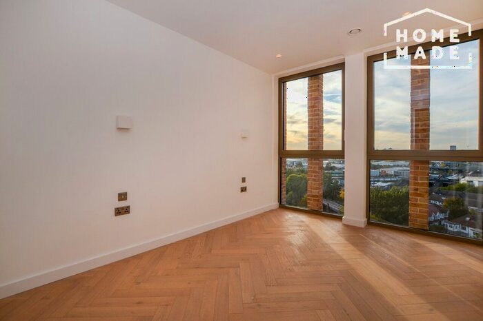 3 Bedroom Flat To Rent In Middle Yard, Dudden Hill Lane, London, NW10