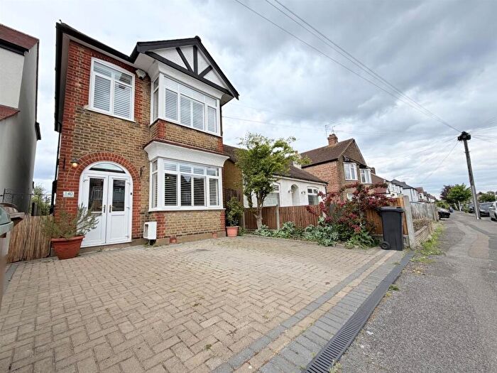 3 Bedroom House For Sale In Hampton Road, London, E4