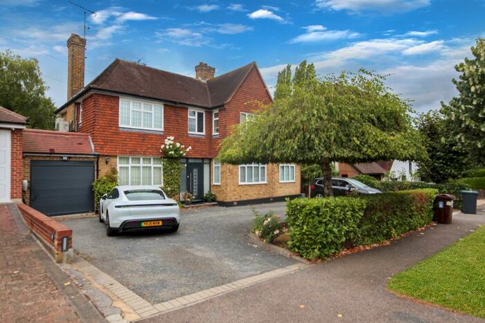 5 Bedroom Detached House To Rent In Northwood, HA6
