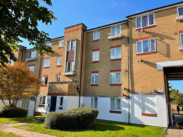 2 Bedroom Flat To Rent In Dadswood, Harlow, CM20