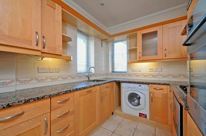 2 Bedroom Flat To Rent In Arun House, Maybate Avenue, KT2