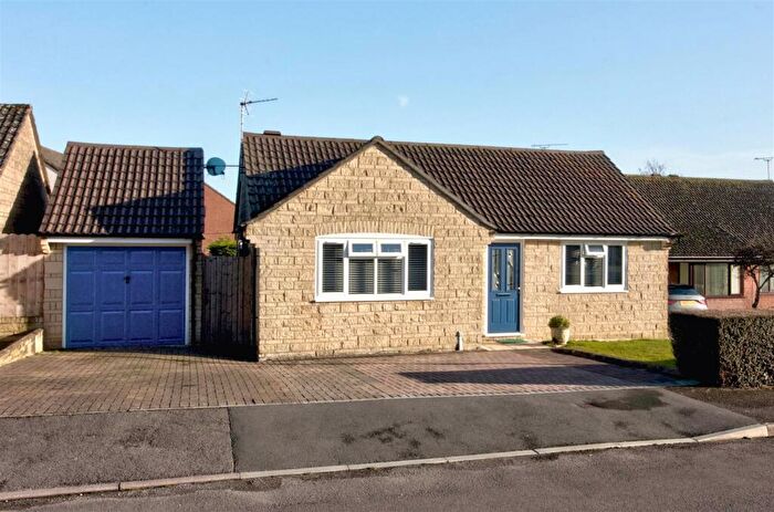 2 Bedroom Detached Bungalow For Sale In Hanks Close, Malmesbury, SN16