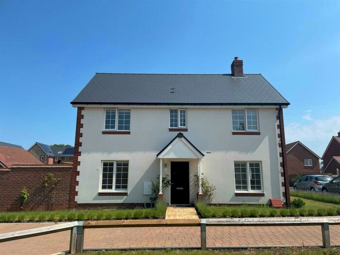 4 Bedroom Detached House To Rent In Hedgehog Way, Berkhamsted, HP4