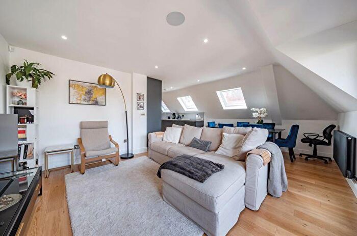 3 Bedroom Flat For Sale In Oakridge Mansions, Foxley Lane, West Purley, CR8