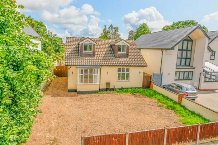 4 Bedroom Detached House To Rent In Sidney Road, Walton-On-Thames, KT12