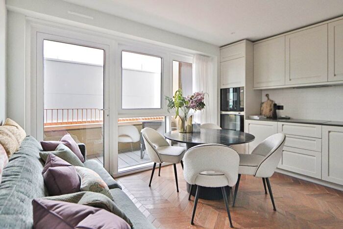 3 Bedroom Flat To Rent In Brook Street, Kingston Upon Thames, KT1