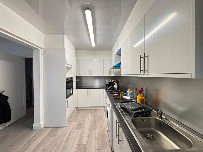 5 Bedroom Semi Detached House To Rent In College Avenue, Harrow, HA3