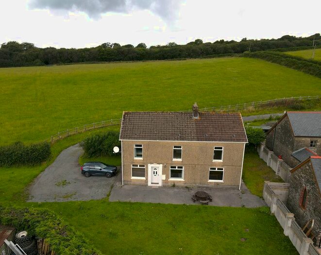 4 Bedroom Detached House For Sale In Llannon, Llanelli, SA14