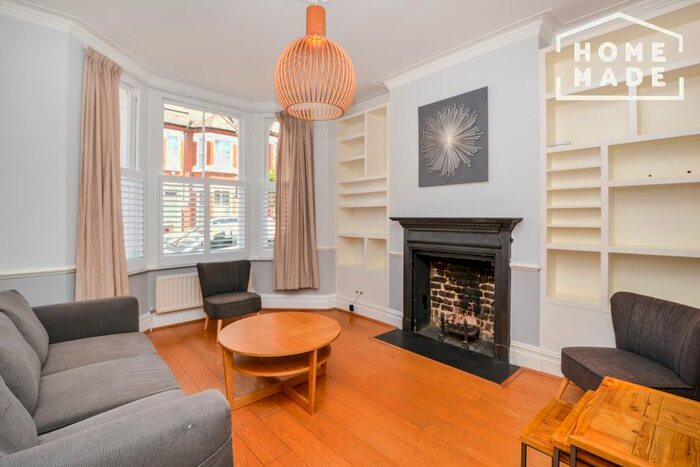2 Bedroom Maisonette To Rent In Brayburne Avenue, Clapham, SW4