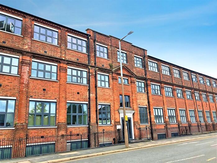 2 Bedroom Flat To Rent In Whippendell Road, Watford, WD18