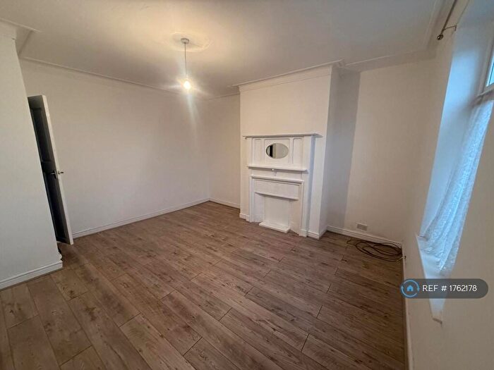 3 Bedroom Terraced House To Rent In Lapage Street, Bradford, BD3