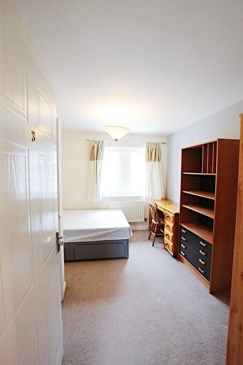 4 Bedroom Semi-Detached House To Rent In Vanbrugh Lane, Bristol, BS16