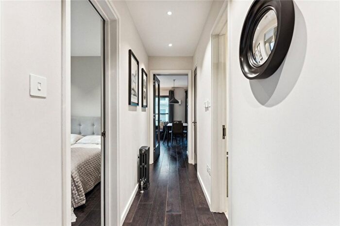 2 Bedroom Flat For Sale In Fulham Road, London, SW10