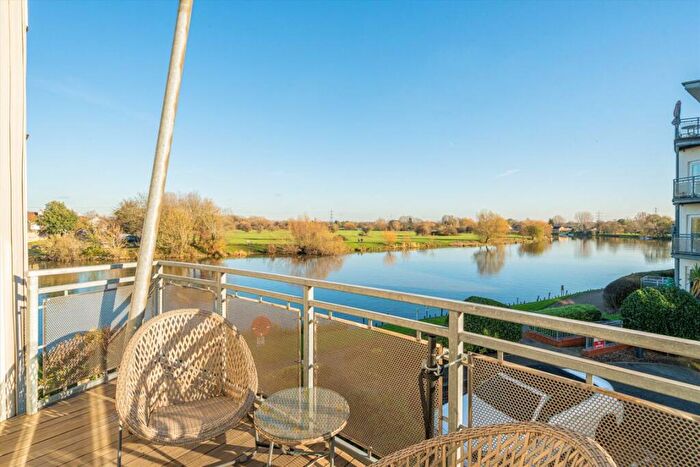 2 Bedroom Flat To Rent In Bridge Wharf, Chertsey, KT16