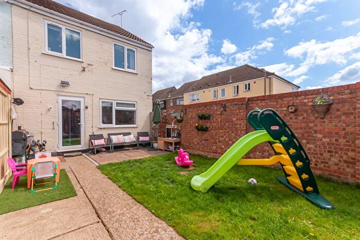 3 Bedroom End Of Terrace House For Sale In Hillary Close, Heybridge, Maldon, CM9