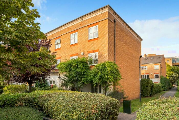 5 Bedroom End Of Terrace House To Rent In Basevi Way London, SE8