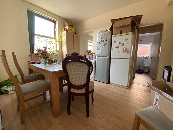 6 Bedroom Terraced House To Rent In Acomb Street, Manchester, M14
