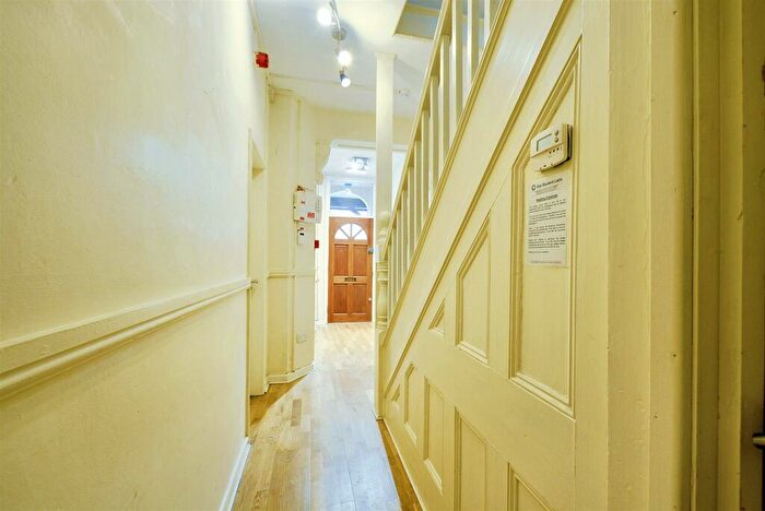 5 Bedroom Semi-Detached House For Sale In Burford Road, Nottingham, NG7